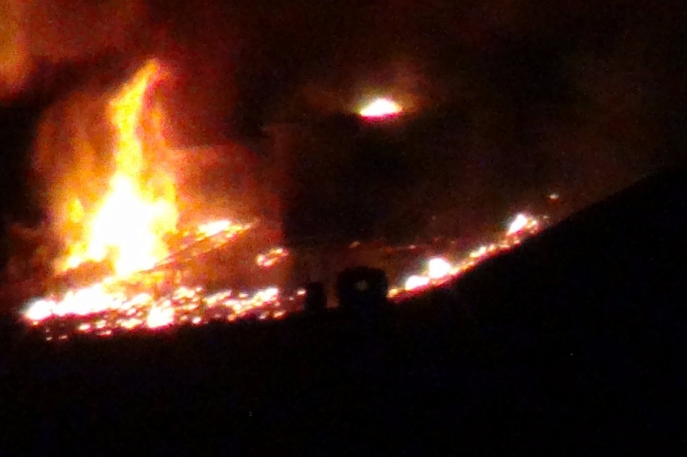 PKK’liler okul binalarını ateşe veriyor 
